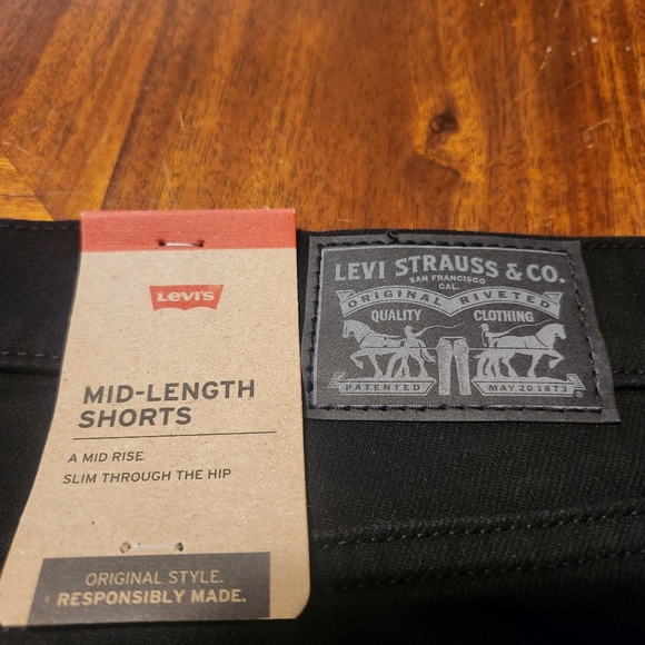 Women's Levi's Mid Length Shorts Black Size 32 - Picture 6 of 6